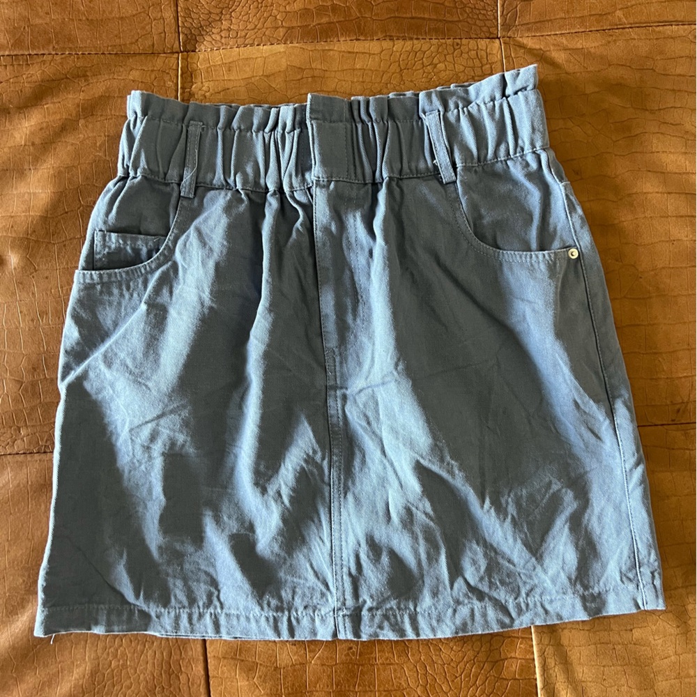 2 pair bundle; women’s pants and skirt; size small